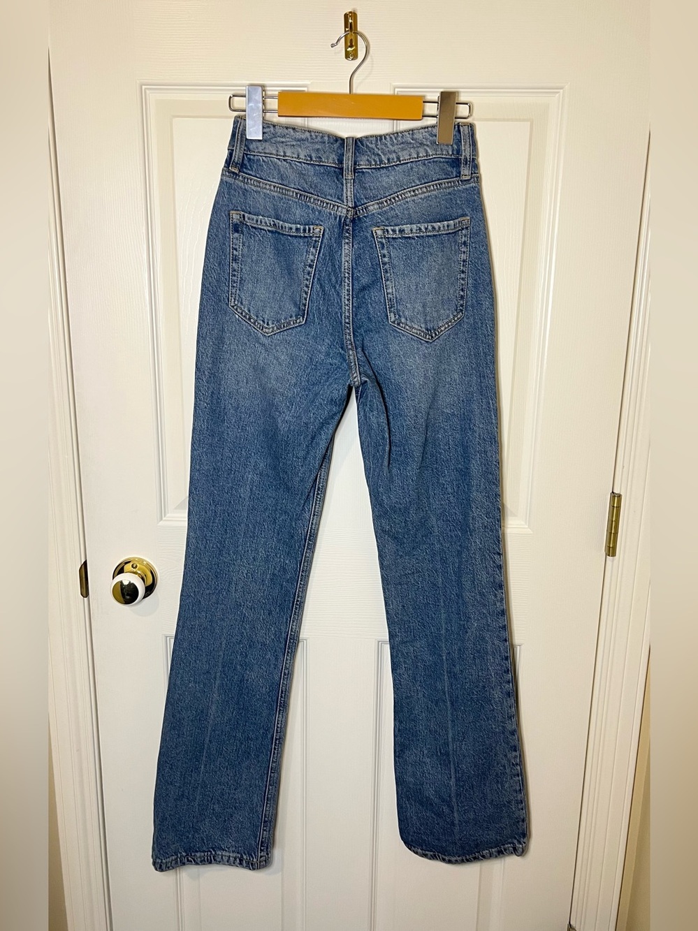 Dynamite Candice Straight Leg Jeans in Medium Blue Denim - Picture 2 of 3